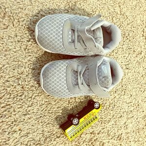 Nike soft unisex baby shoes